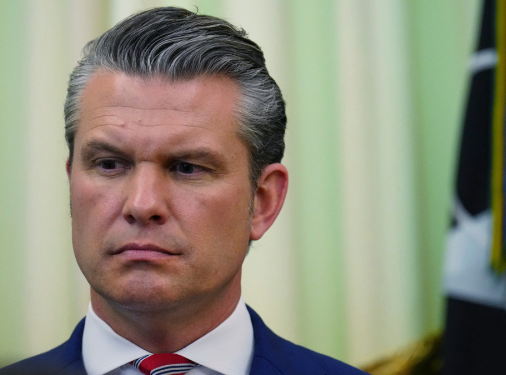 Hegset optužio senatora Kelija zbog navoda da su vojne rezerve vojske SAD "tanke"