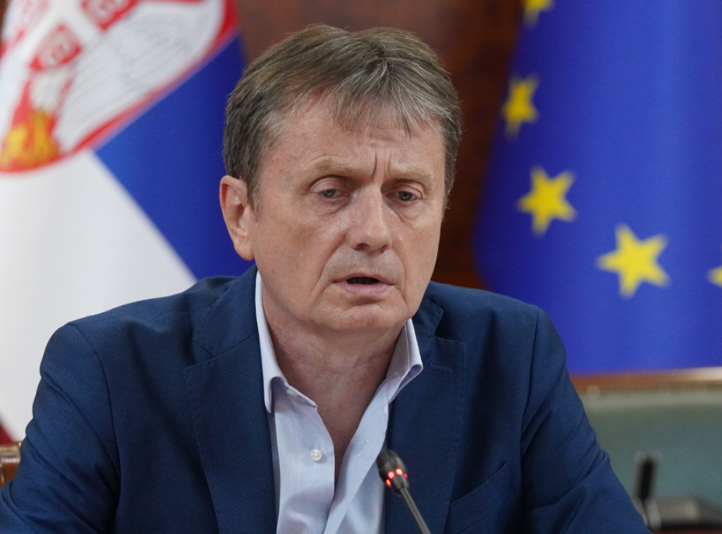 Glišić: Za rekonstrukciju Doma zdravlja u Batajnici 830 miliona dinara