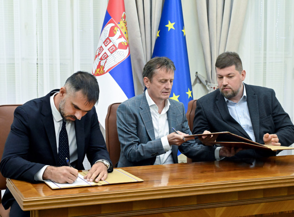 Potpisan ugovor za rekonstrukciju školske sale u Kaću vredan 198 miliona dinara