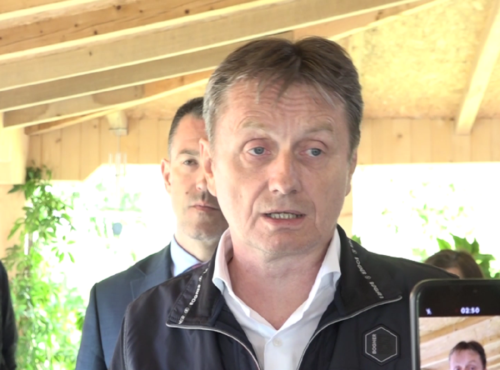 Ministar Glišić sa meštanima Vitanovca i Čukojevca razgovarao o infrastrukturnim problemima