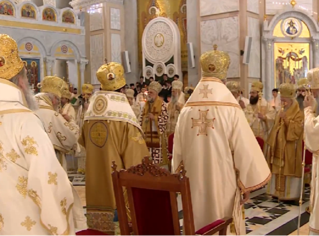 Liturgijom u Hramu Svetog Save počelo redovno zasedanje Sabora SPC, služi Porfirije
