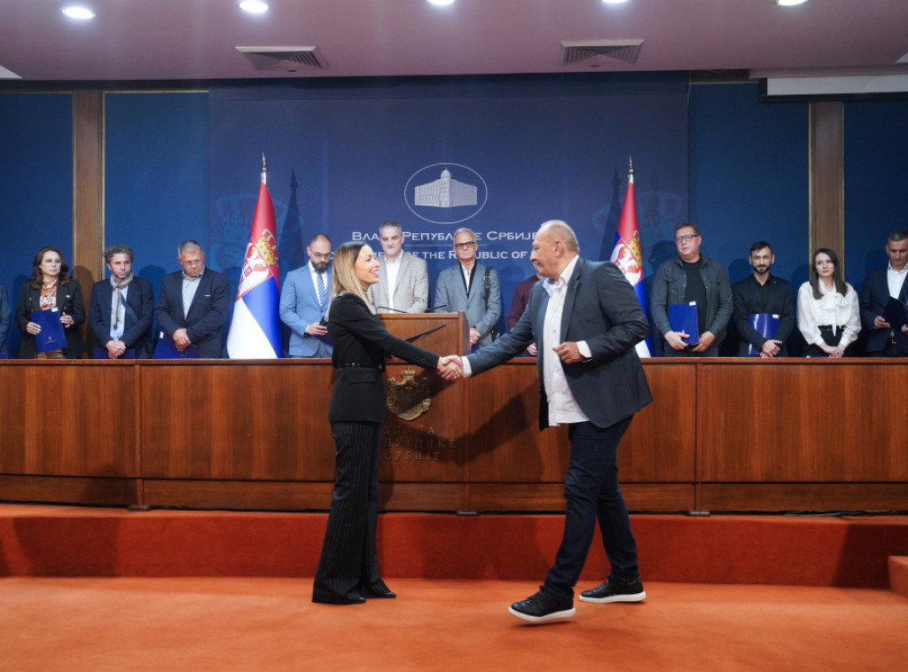 Adrijana Mesarović uručila rešenja privrednicima o dodeli bespovratnih sredstava