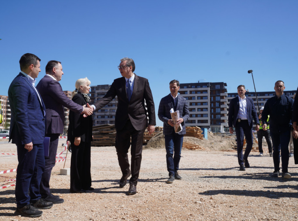 Predsednik Vučić obilazi radove na gradilištu Ekspo 2027 u Surčinu