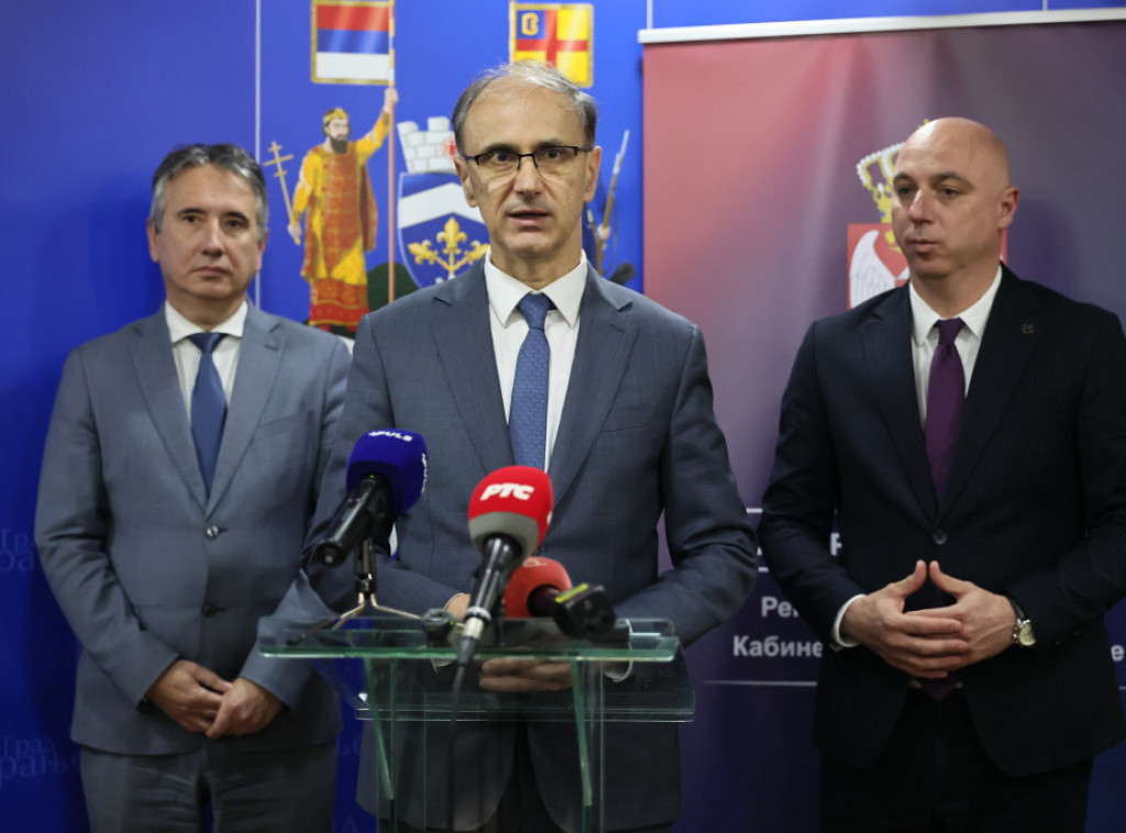 Macut na otvaranju mobilne kancelarije premijera u Vranju: Cilj da se približimo građanima