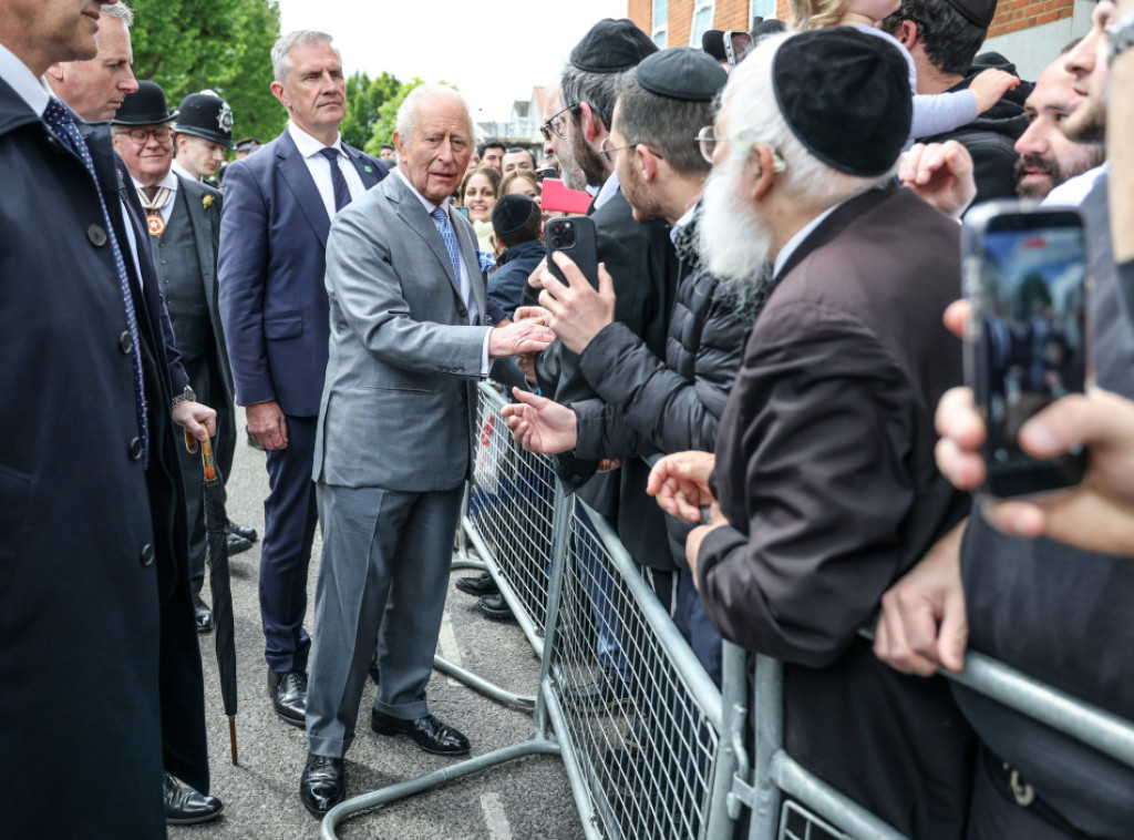Kralj Čarls III posetio deo Londona pogođen antisemitskim napadima