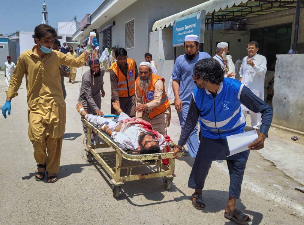 Devet pripadnika bezbednosnih snaga poginulo u samoubilačkom napadu u Pakistanu