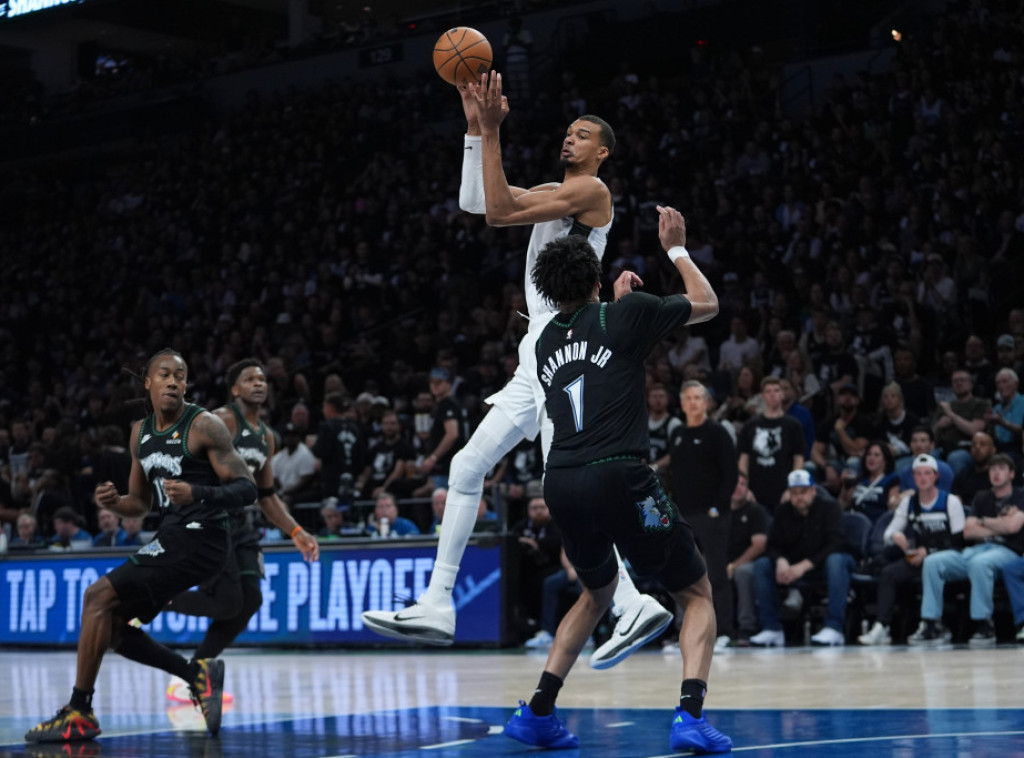 Košarkaši San Antonija u finalu Zapada NBA lige, Detroit izjednačio protiv Klivlenda