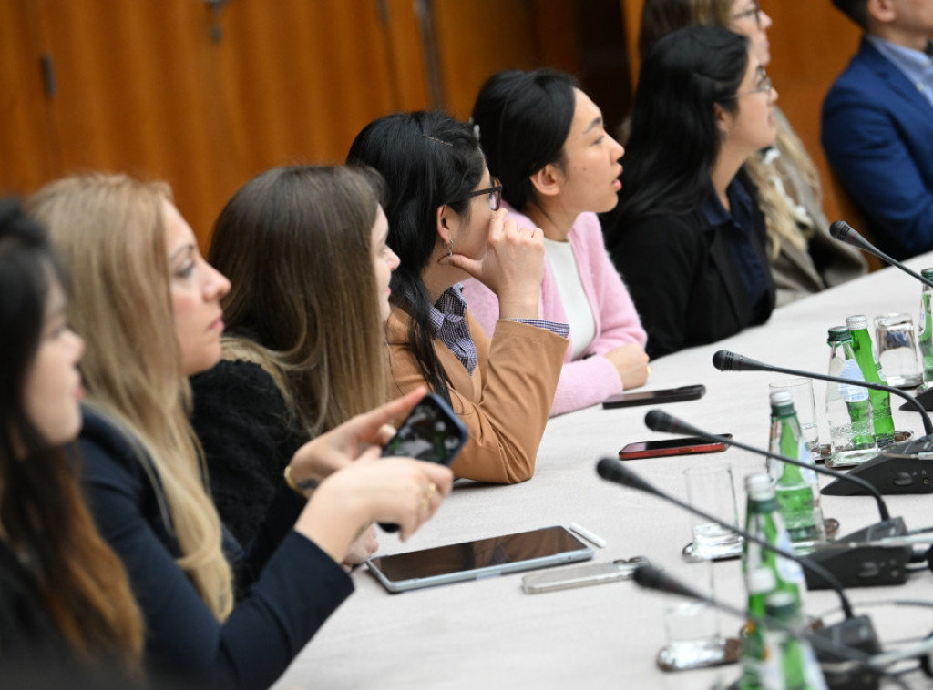 Studenti sa Harvarda i MIT:Zadovljstvo i čast upoznati SRB i razgovarati sa Vučićem