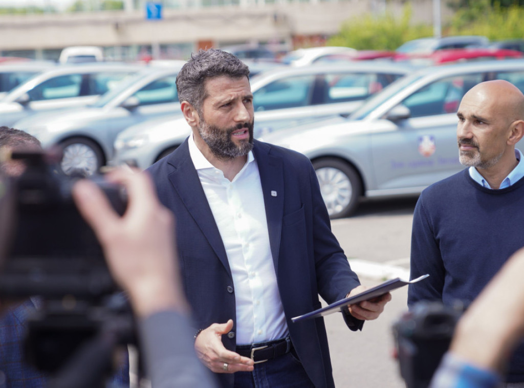Grad Beograd uručio domovima zdravlja 20 vozila za prevoz pacijenata na dijalizu