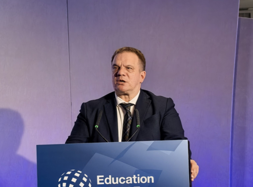 Ministar Stanković na Svetskom forumu o obrazovanju u Londonu: Veštačka inteligencija uz nastavnike, ne umesto njih