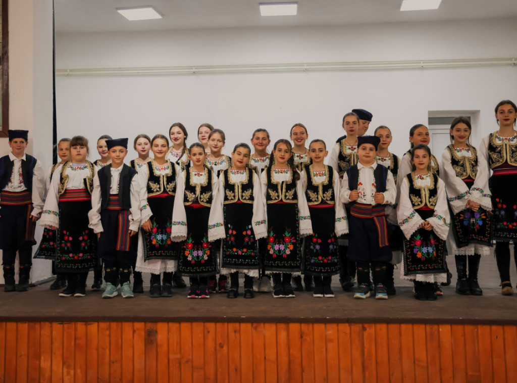 Nove folklorne nošnje za decu u srpskim enklavama na Kosovu i Metohiji