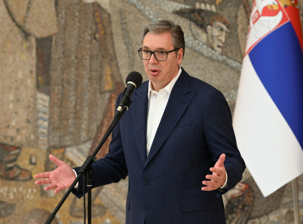 Crna Gora: Transparenti sa uvredljivim porukama Vučiću uoči njegovog dolaska u Tivat