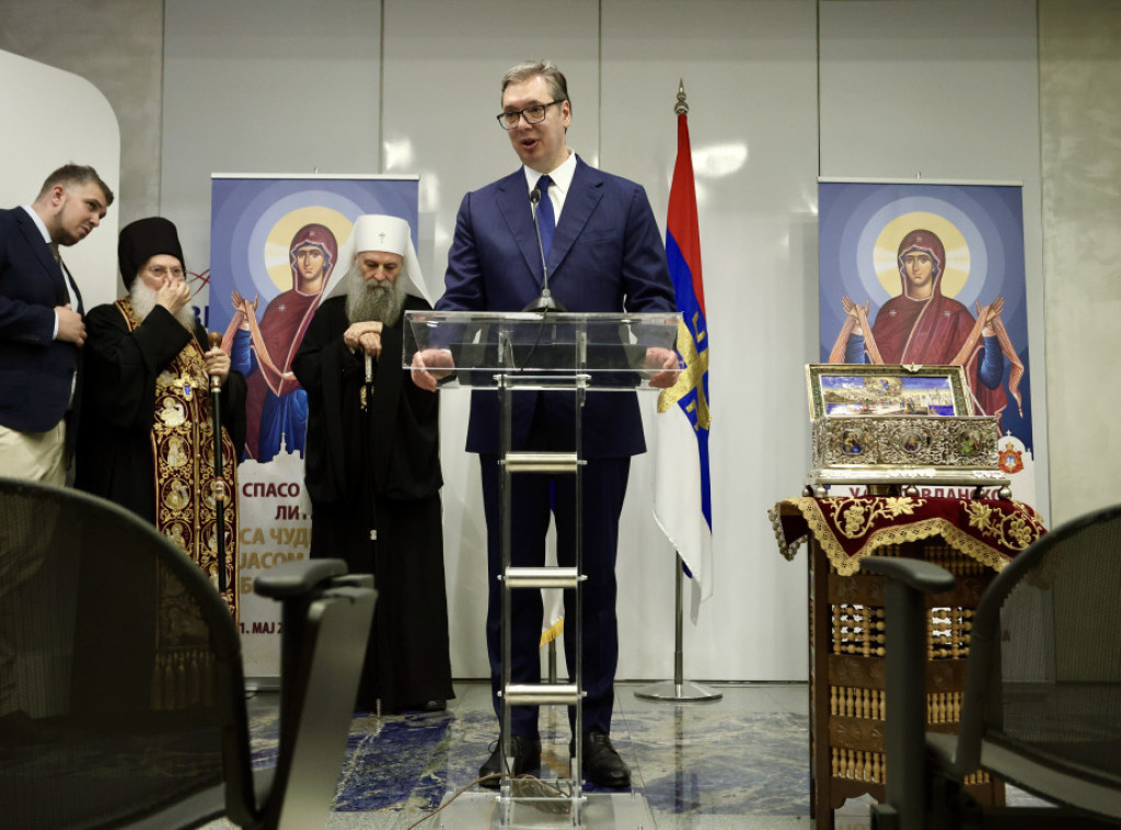 Vučić: Donošenje Pojasa Presvete Bogorodice ogromna čast, ali i nada za Srbiju