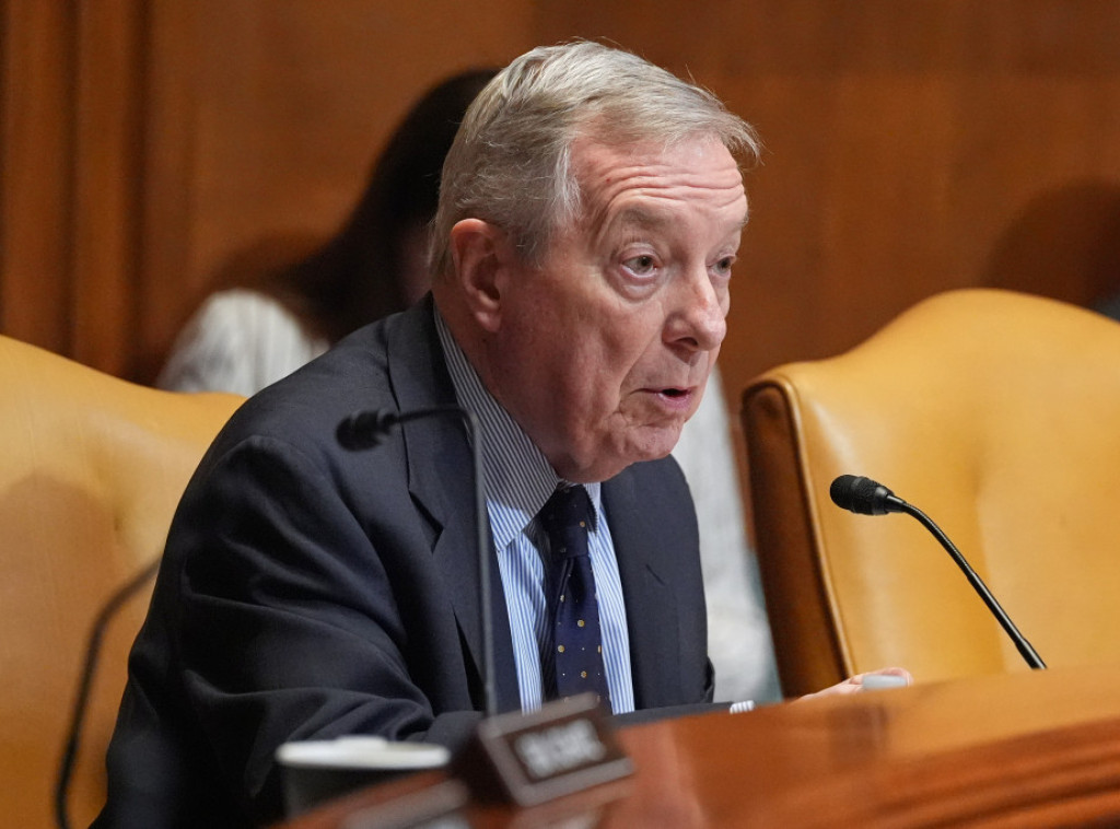 SAD: Senator Darbin pozvao da se ne ublažavaju pravila o aromatizovanim vejpovima