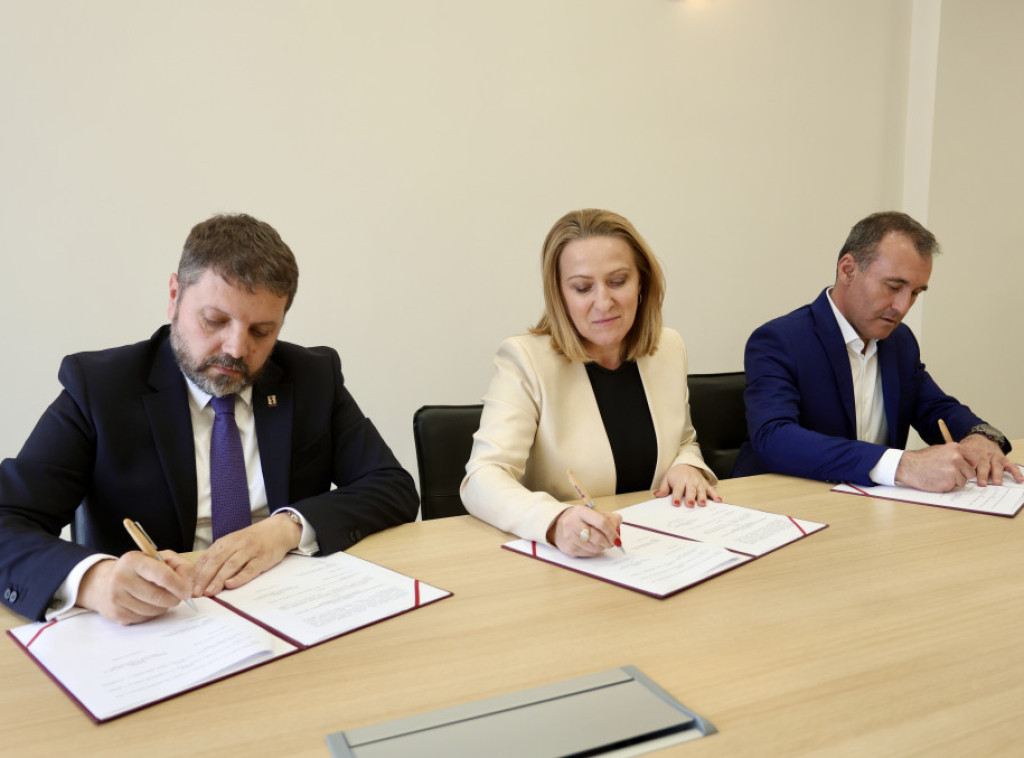 Snežana Paunović potpisala Poseban kolektivni ugovor sa sindikatom za zaposlene u samoupravi