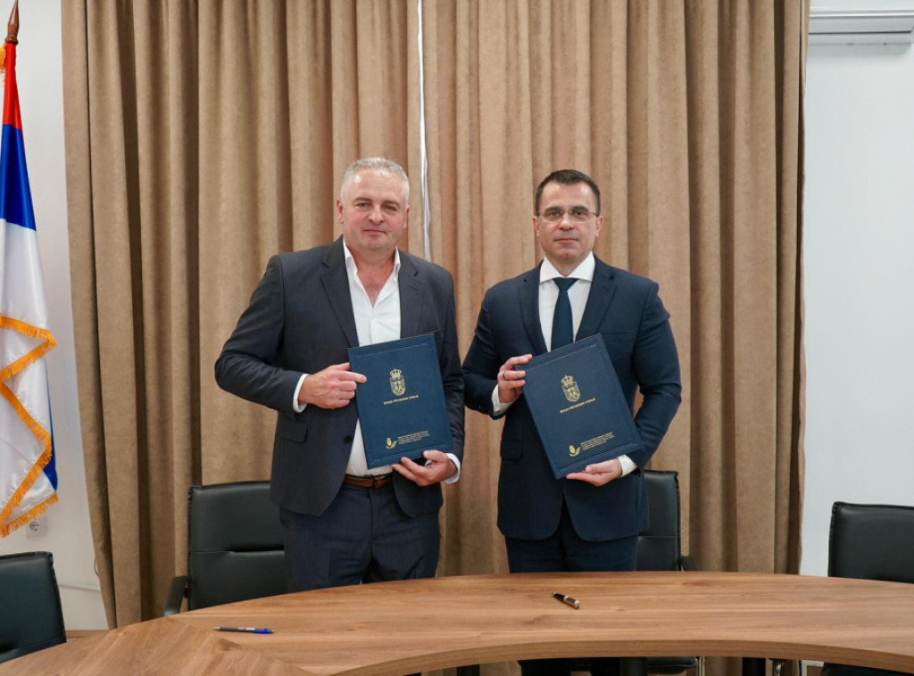 Milićević potpisao ugovore o kampovima za mlade iz dijaspore u Velikoj Plani i Petrovcu na Mlavi