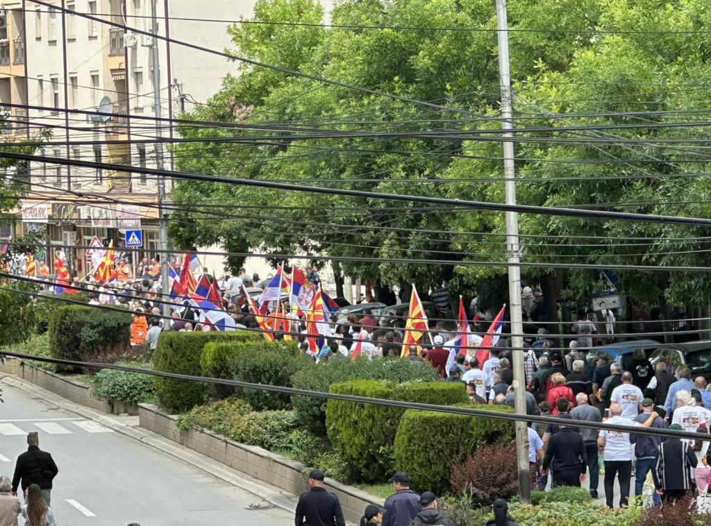 Kumanovo: Na velikom skupu podrške predsedniku Vučiću okupio se veliki broj građana