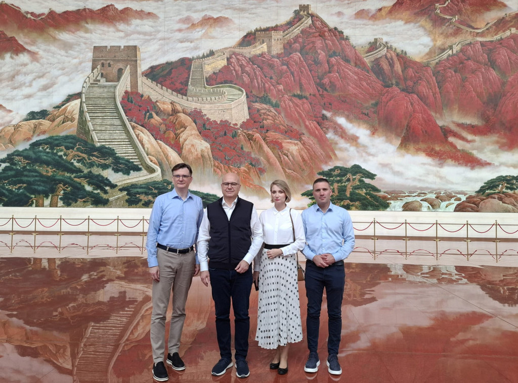 Delegacija SNS posetila Muzej Komunističke partije Kine u Pekingu