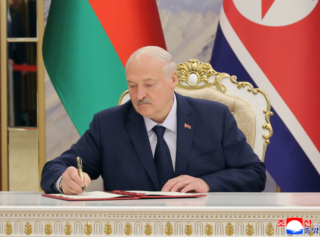 Lukašenko i Makron razgovarali o regionalnim pitanjima i odnosima Belorusije i EU