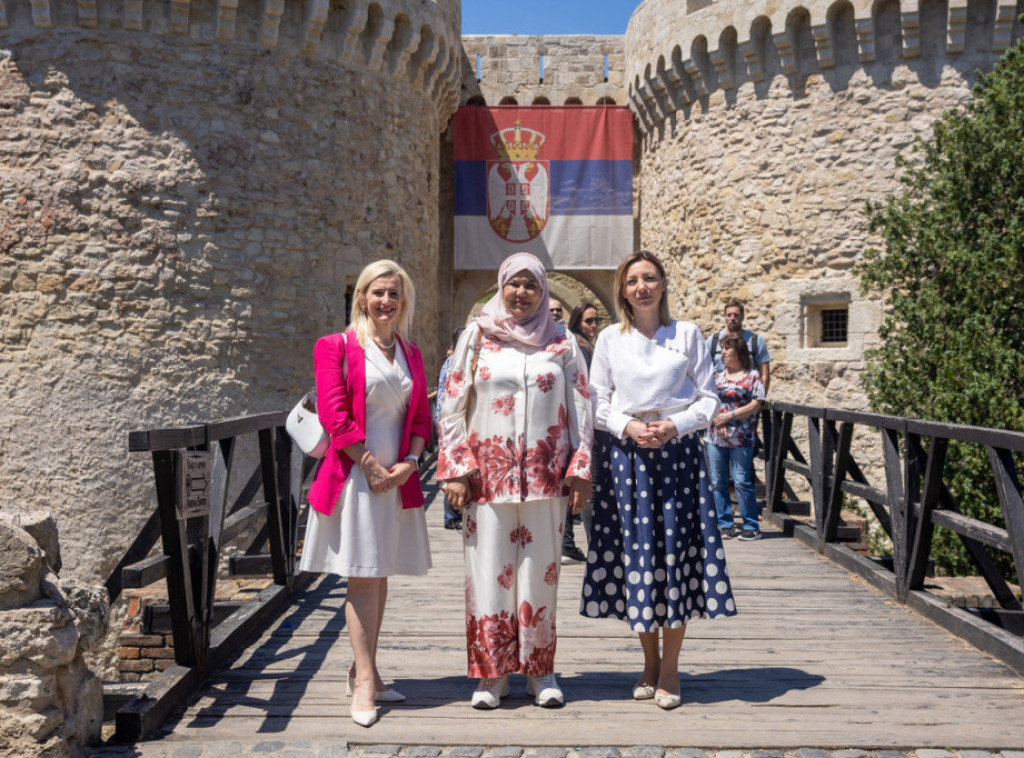 Tatjana Macura ugostila ministarku UAE Sanu bint Muhamed Suhail u prvoj poseti Beogradu