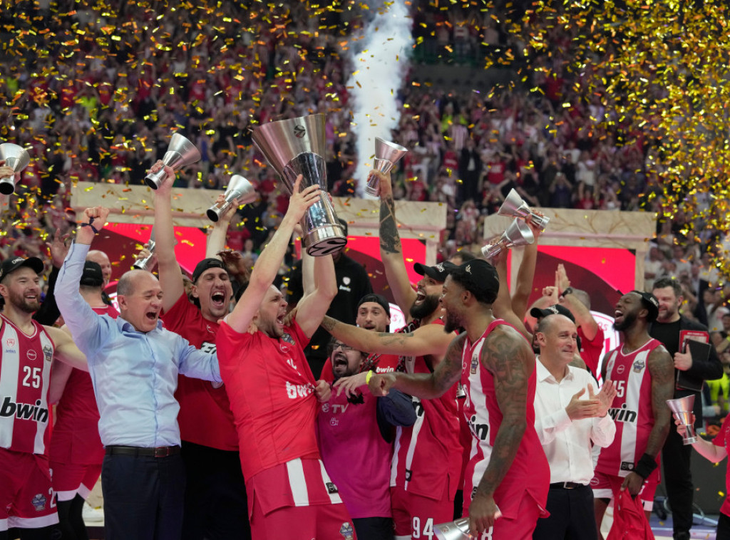 Košarkaši Olimpijakosa u spektakularnom finalu savladali Real i osvojili Evroligu
