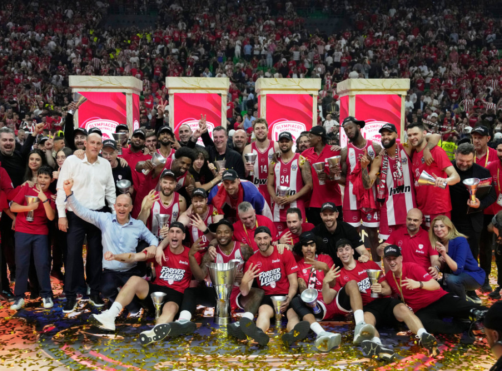 Košarkaši Olimpijakosa u spektakularnom finalu savladali Real i osvojili Evroligu