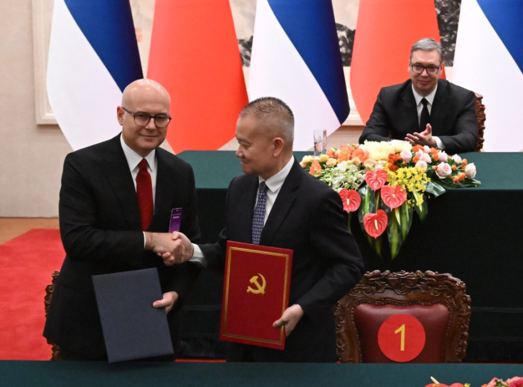 Miloš Vučević u Pekingu potpisao Memorandum o saradnji SNS i Komunisticke partije Kine