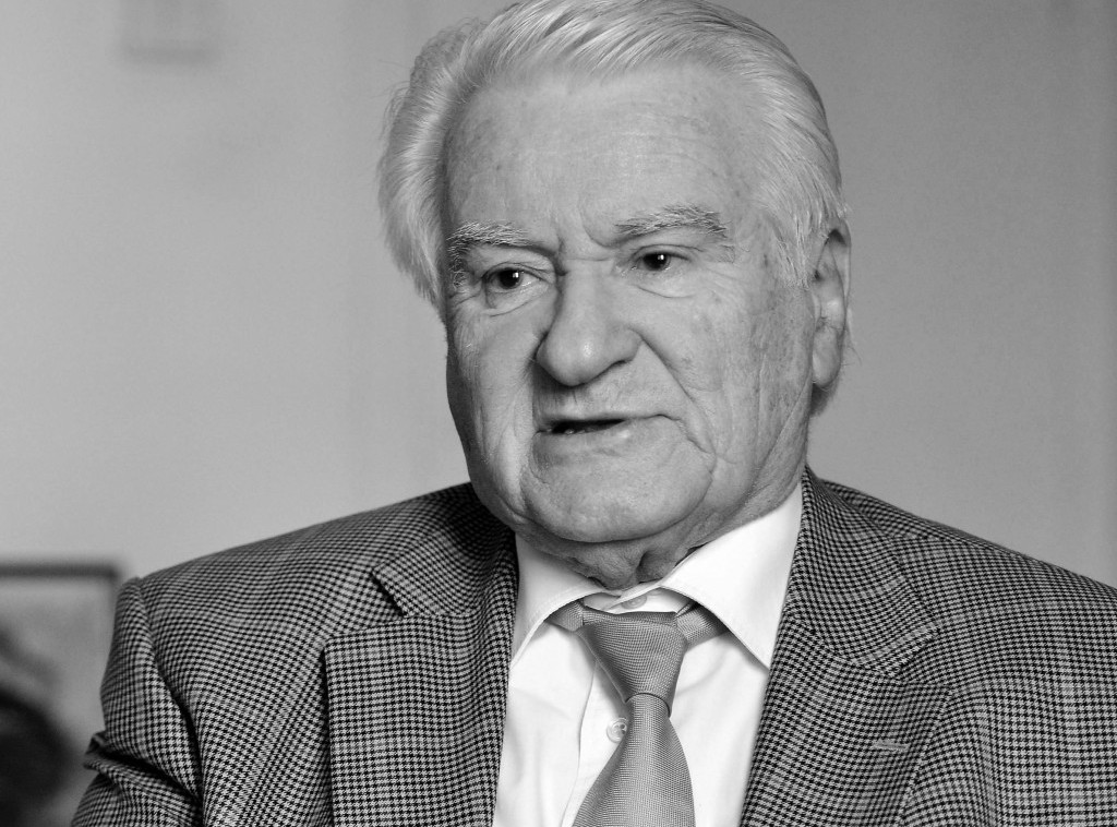 Fondacija Centar za demokratiju: Odlaskom Mićunovića društvo izgubilo najznačajniju figuru u borbi za demokratiju