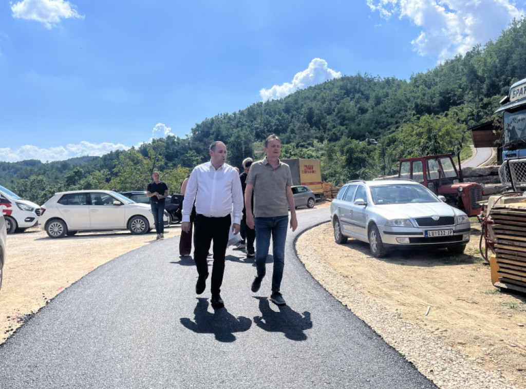 Ministar Glišić: Država nastavlja ulaganja u razvoj seoskih sredina