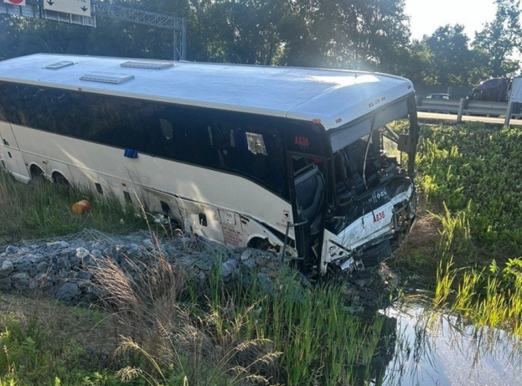 Autobus udario u automobile u Virdžiniji, petoro mrtvih, 34 povređenih
