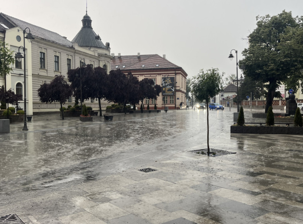 Čačak: Nevreme praćeno obilnom kišom i jakim vetrom pogodilo Čačak