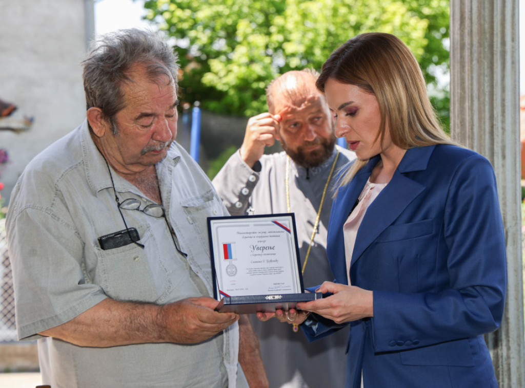 Milica Đurđević Stamenkovski uručila Boračku spomenicu porodici Đorđević: Trajno svedočanstvo o herojstvu
