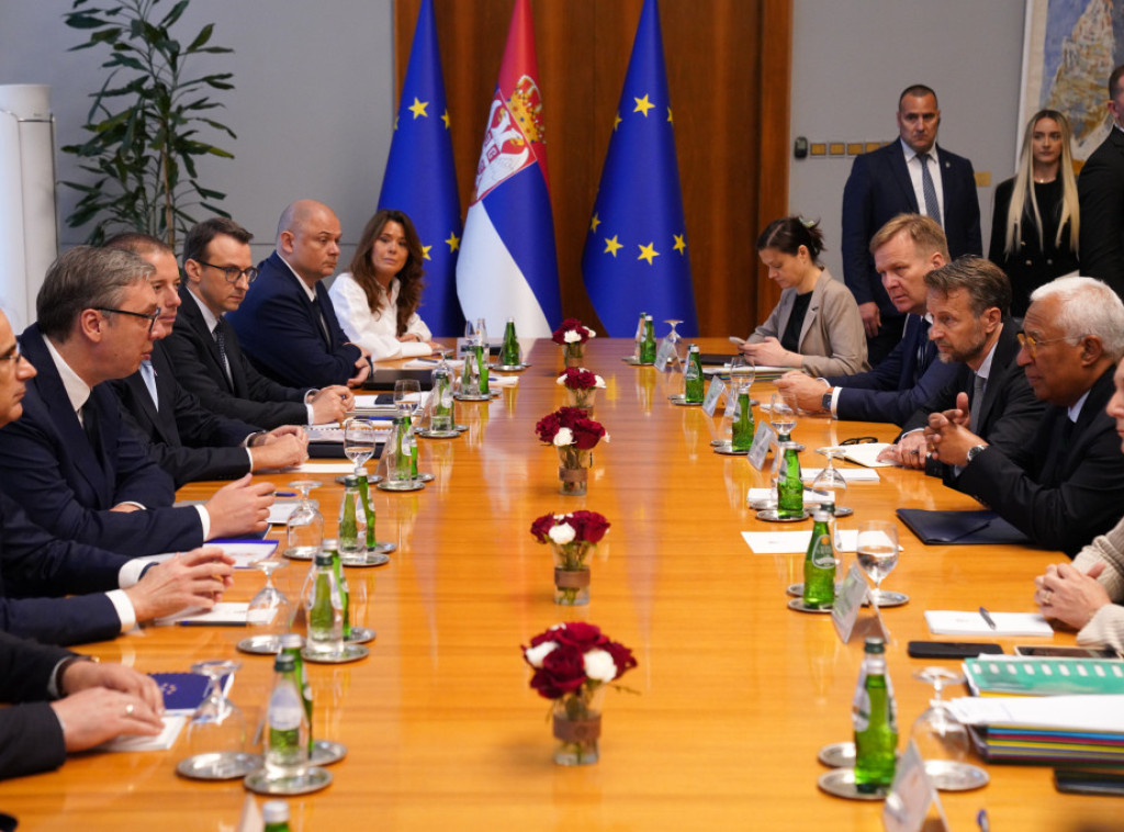 Počeo plenarni razgovor delegacija Srbije i EU, predvođen Vučićem i Koštom