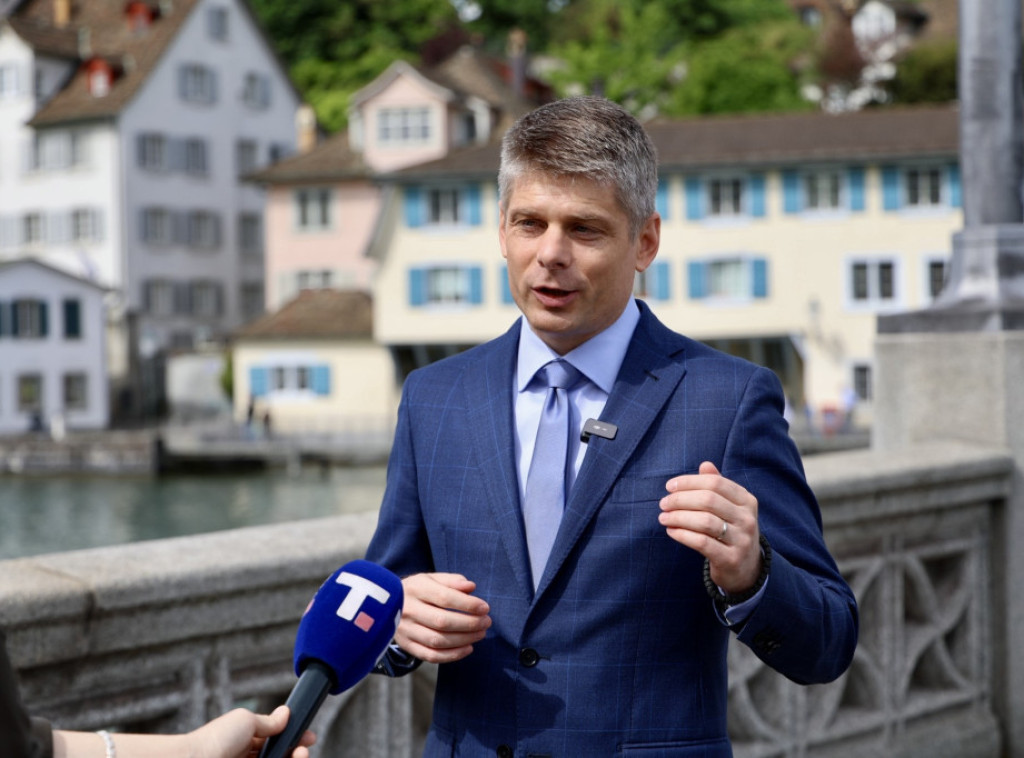 Gujon: Izložba "Ugroženi i zaboravljeni ljudi" podseća Evropu na položaj Srba na KIM