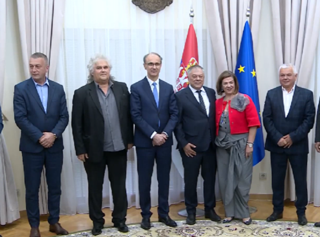 Potpisani Ugovori o autocisternama za pijaću vodu sa 5 nedovoljno razvijenih opština