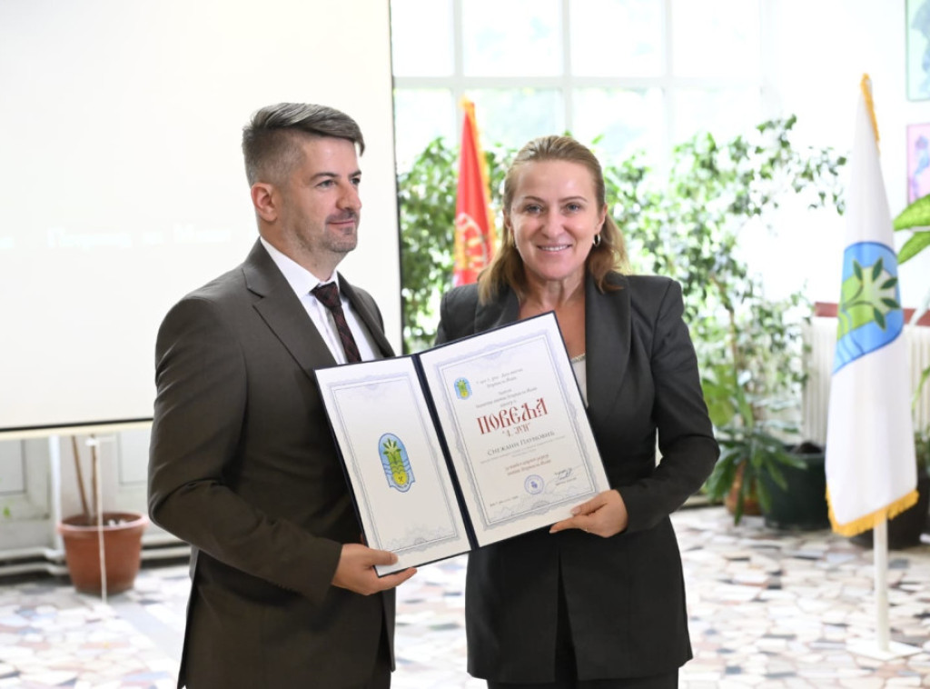 Ministarki Paunović na obeležavanju Dana opštine Petrovac na Mlavi uručeno priznanje