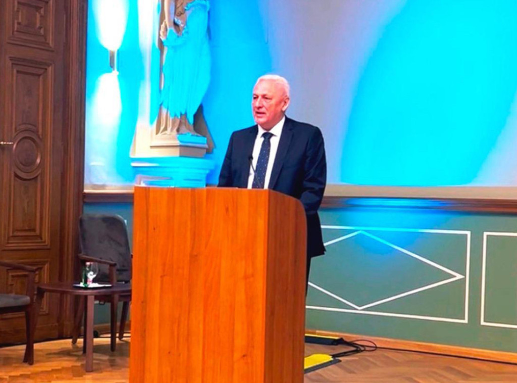 Balint održao predavanje u Mađarskoj akademiji nauka u Budimpešti
