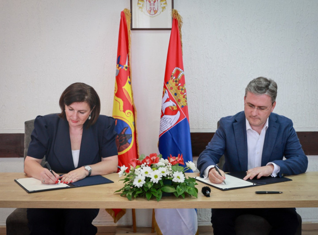 Nikola Selaković sa Jasnom Vuković potpisao ugovor: Topoli 10 miliona dinara kroz konkurs Gradovi u fokusu