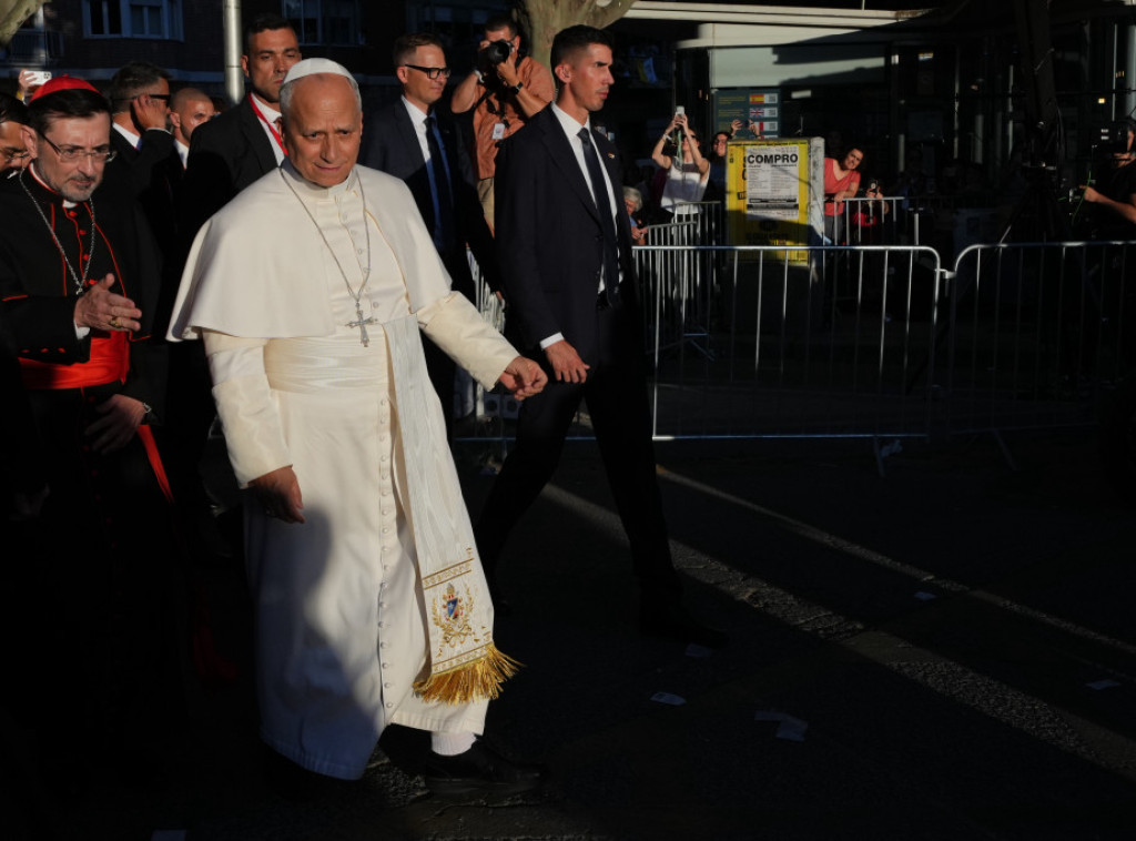 Papa Lav XVI sastao se sa španskim kraljem, posetio utočište za beskućnike