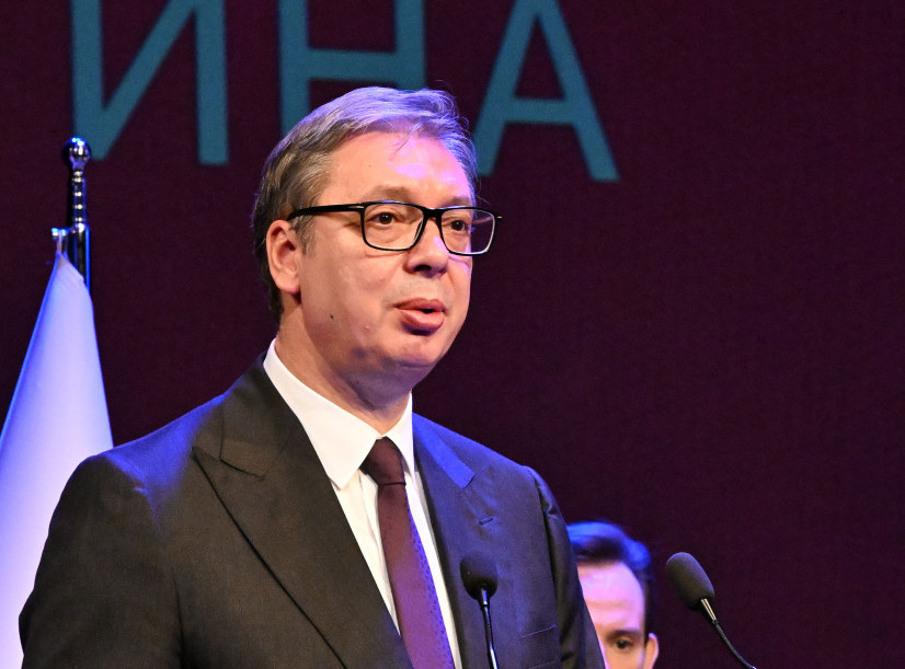 Vučić: Ulaganjem u vojsku čuvamo našu zemlju, niko se neće d