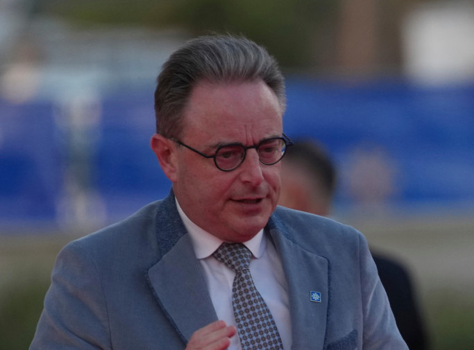 Politiko: De Vever u šali predložio Koštu za eventualne razgovore sa Putinom