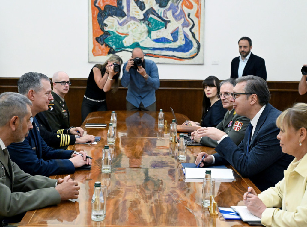 Vučić sa generalom Grinkevičem: Dijalog jedini put ka očuvanju stabilnosti u regionu