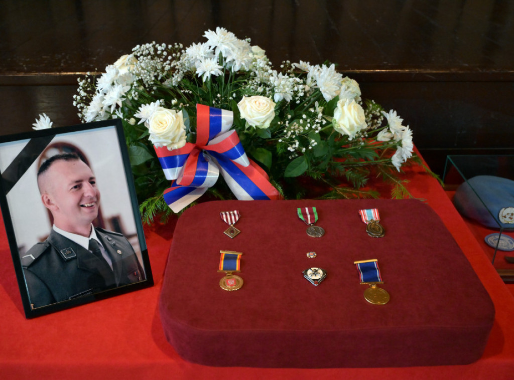 U Kraljevu sahranjen vojnik Milovan Jovanović koji je stradao u Libanu, Ministarstvo odbrane  dodelilo zastavu i medalju