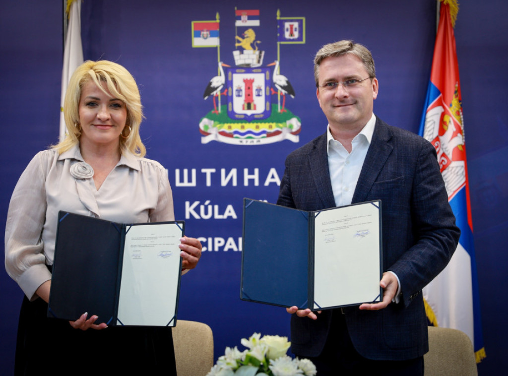 Ministar Selaković potpisao ugovor o radovima na Domu kulture u Sivcu