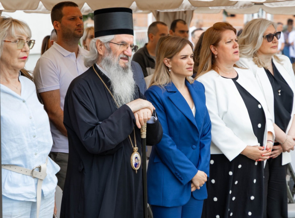 Milica Đurđević Stamenkovski poklonila 200 sadnica višanja Zavodu za smeštaj odraslih u Kragujevcu