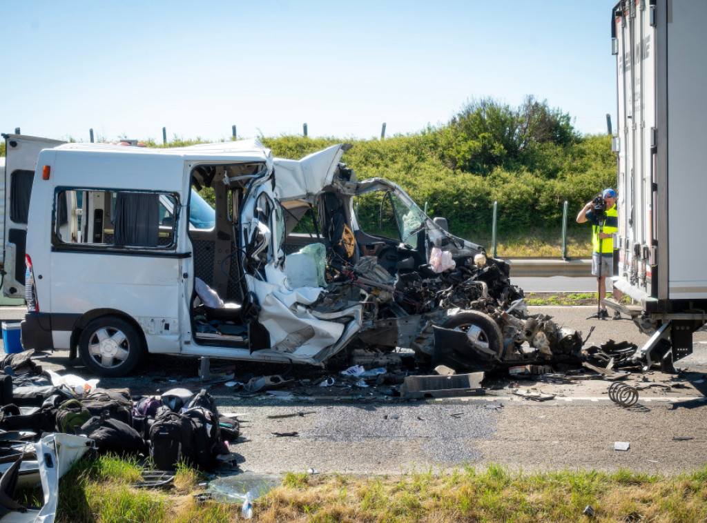Najmanje osam ljudi poginulo u Mađarskoj u dve nesreće na auto-putu