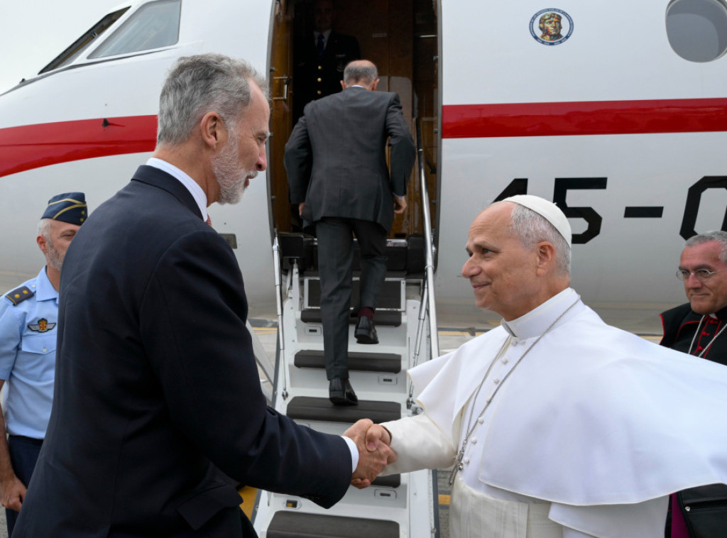 Papa Lav XIV se u Rim vraća španskim vojnim "Falconom" zbog kvara aviona
