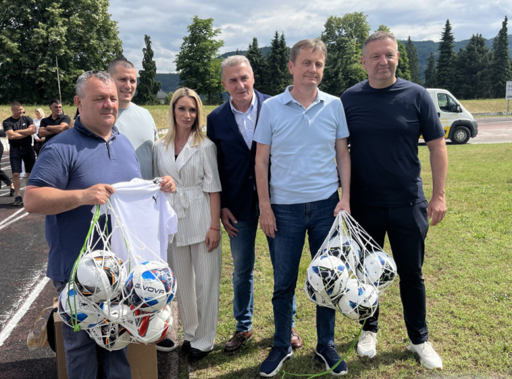 Darko Glišić obišao završne radove na stadionu u Bajinoj Bašti