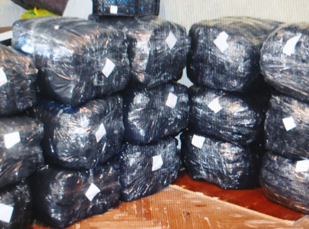 U Novom Sadu zaplenjena velika količina garderobe, jedna osoba uhapšena