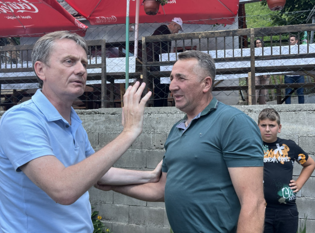 Glišić obišao radove u bajinobaštanskom selu Gvozdac: Obećanje je ispunjeno